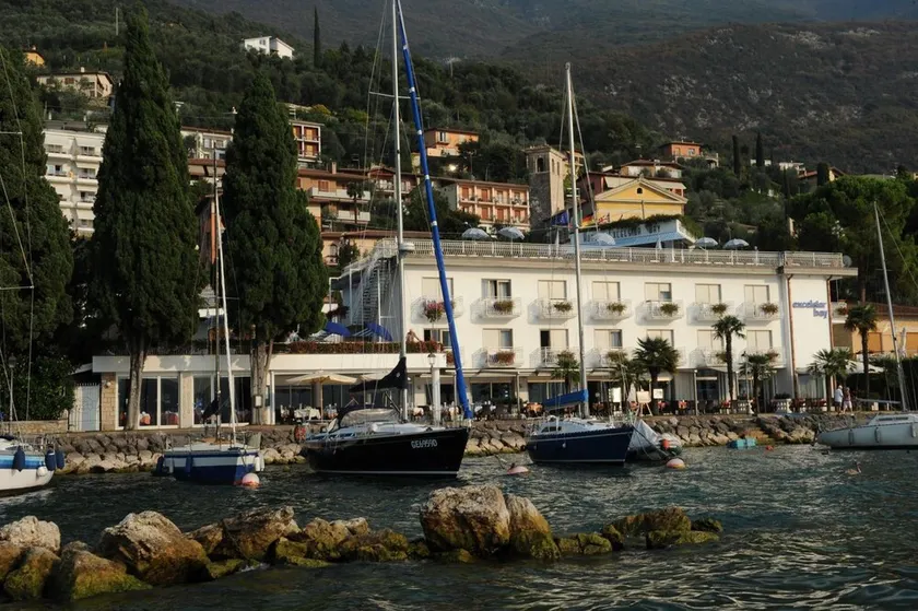 Hotel Excelsior Bay - Image 1