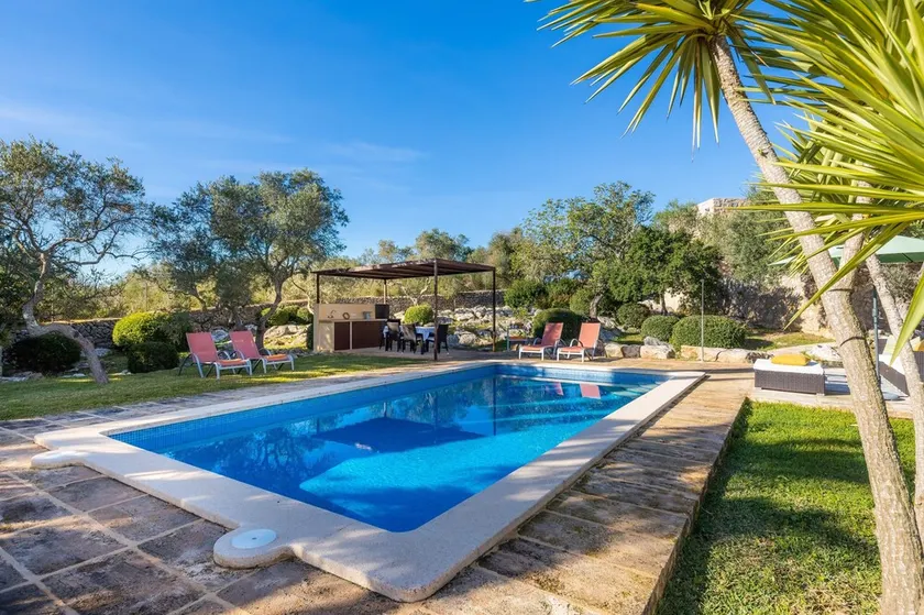 Romantica finca in pietra naturale con piscina, giardino, terrazza sul tetto e Wi-Fi - Image 1
