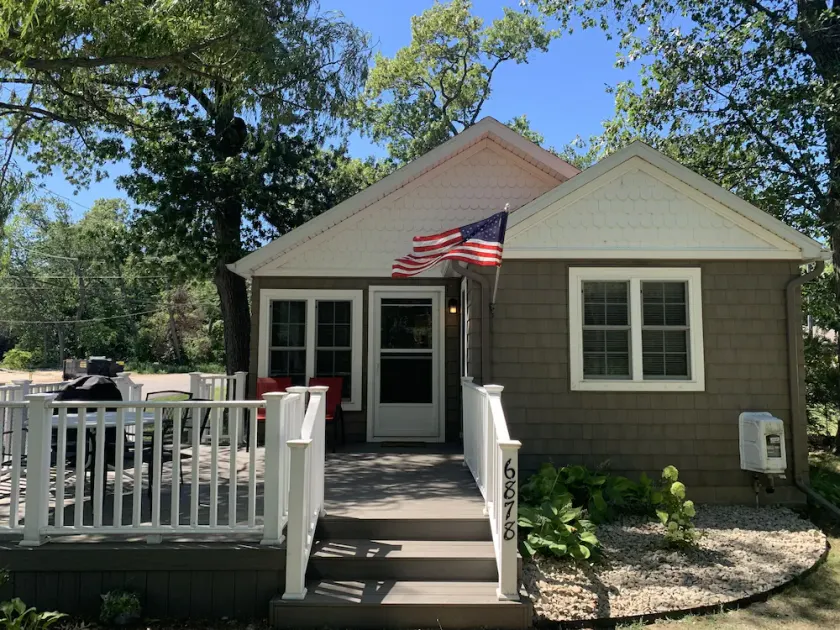Harper’s Hangout- Cute, cozy Caseville cottage! - Image 1