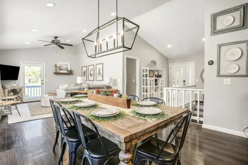 Sandy Feet - Lakefront luxury, With A Beach! - Image 1
