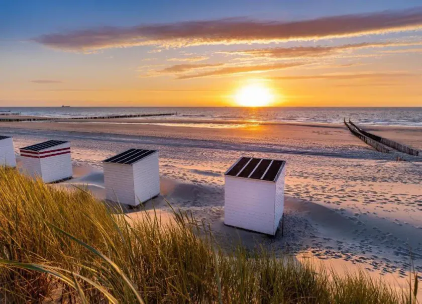 Holiday home in the middle of seaside resort - Image 1