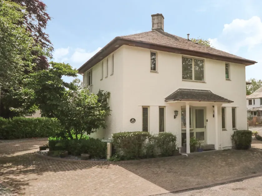 Windermere spacious 4 bed 4 bath house, parking & 5 mins walk to village & Lake - Image 1
