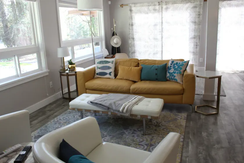 Stylish house on 13 acres, close to great wineries, hiking, shopping and dining. - Image 1