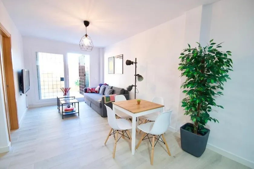 2 bedroom apartment with large terrace - Image 1