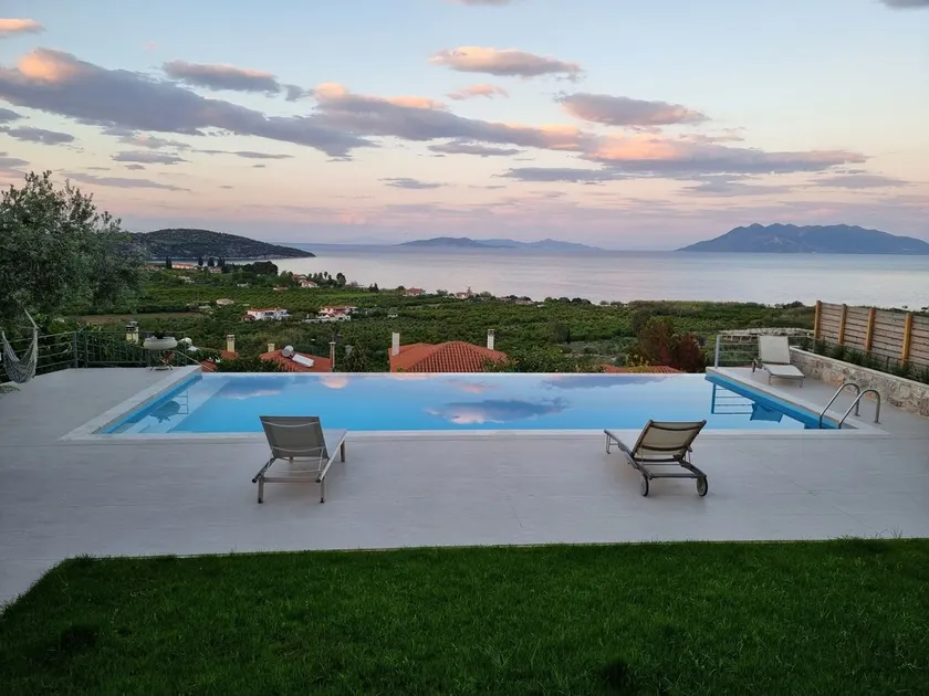 Villa with swimming pool and stunning sea view - Image 1