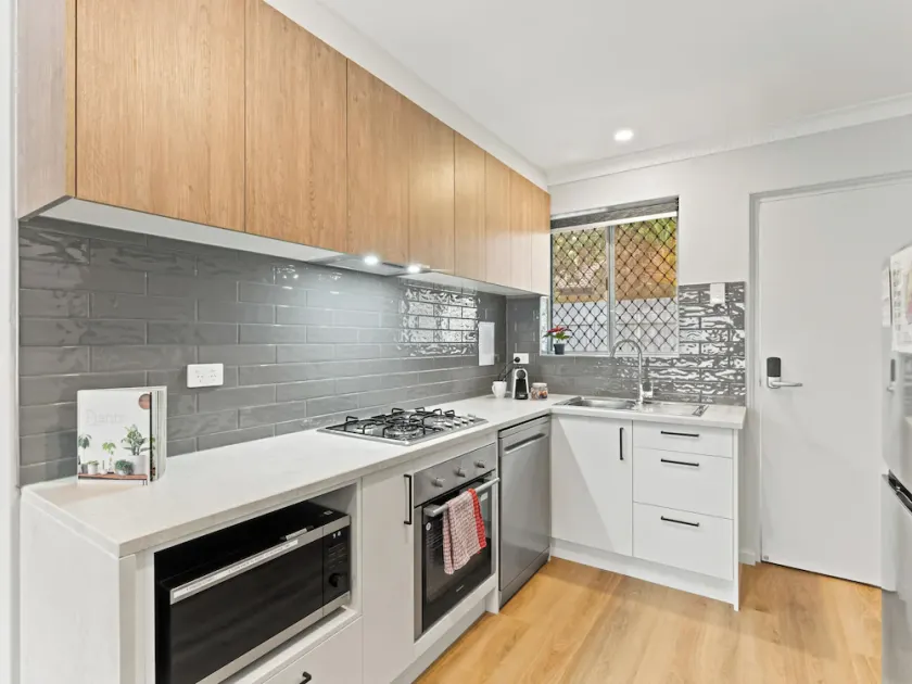 No stairs, Payneham South cosy 2BR unit 4. Linen hire inc. + Aircon throughout. - Image 1