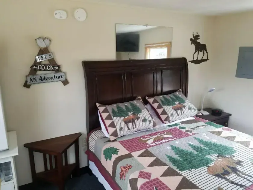 04) Moose Place Cabin - Image 1