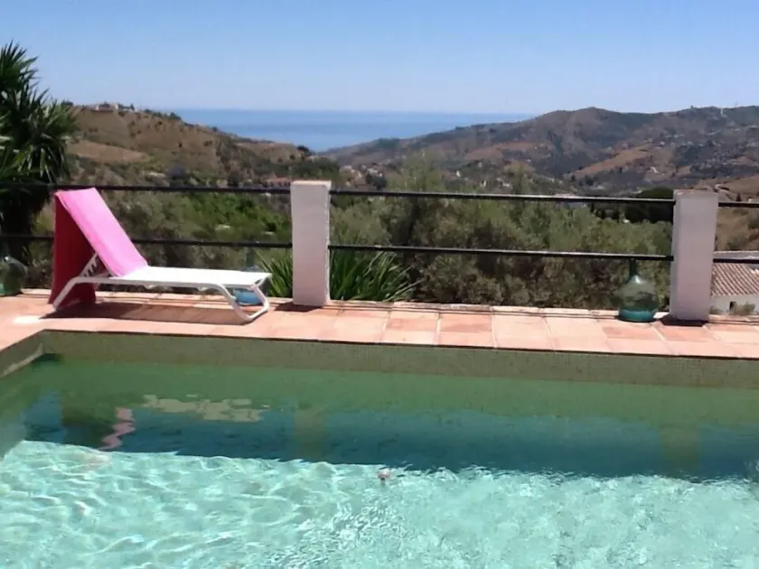 Idyllisches Landhaus mit Pool und traumhaftem Blick aufs Meer - Image 1