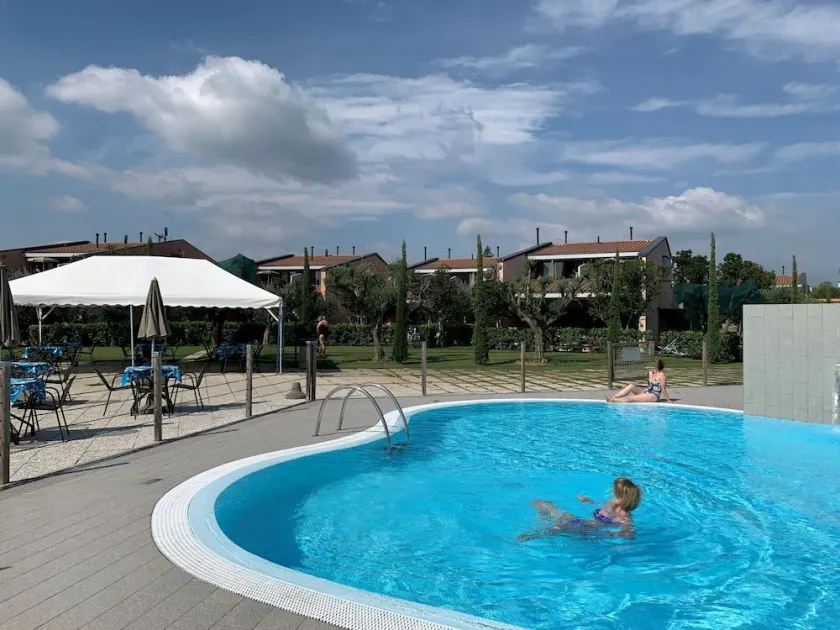 Joli appartement pour 2 personnes avec piscine, climatisation, WIFI, TV, balcon et animaux admis - Image 1