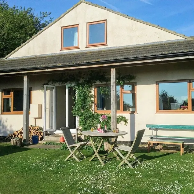Quirky house created around a Victorian railway carriage, close to a quiet beach - Image 1