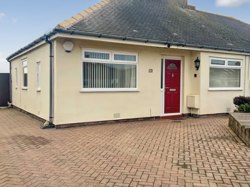 3 bedroom accommodation in Thornton-Cleveleys - Image 1