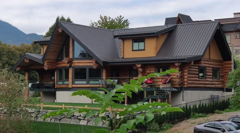 Log Home | 4 Bedrooms (7 Beds) | 2.5 Baths | Maximum 12 Guests - Image 1