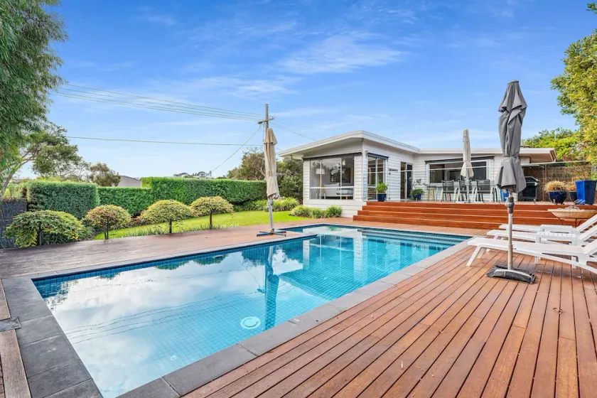 Fabulous holiday house close to the beaches  (sleeps 10) - Image 1