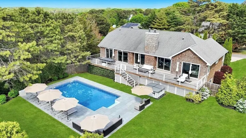 Newly Renovated, Modern home with pool, cathedral ceilings, open-floor... - Image 1