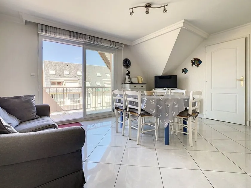 Bright 2-Bed Apt with Balcony & Parking for 5 in Stella Beach - Image 1