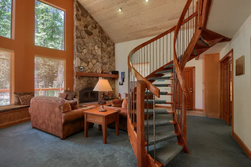 Jolie Cabin - Image 1