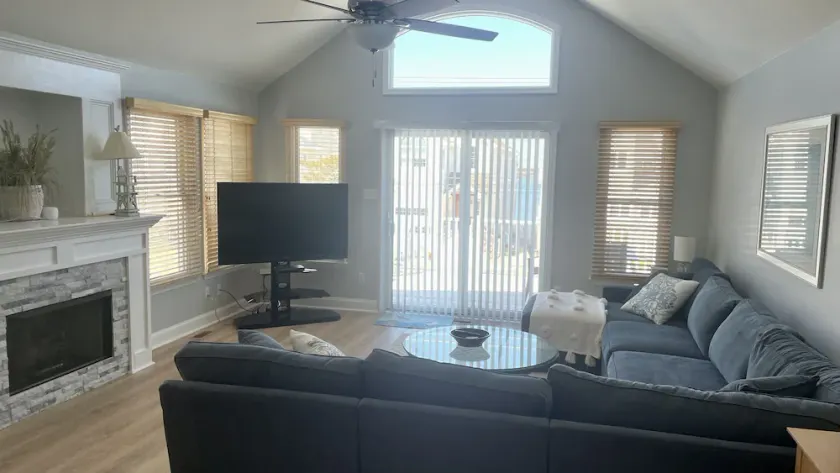 Lindo e espaçoso Townhouse com quatro quartos.  Ótima localização! - Image 1