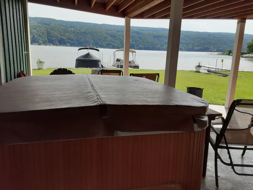 Relaxing, FUN, Comfortable Home on 50 ft. Flat Waterfront. 25 steps to the lake! - Image 1