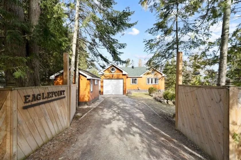 Modern 4BR Cottage, Hot Tub & Sauna on Tay Trail - Image 1