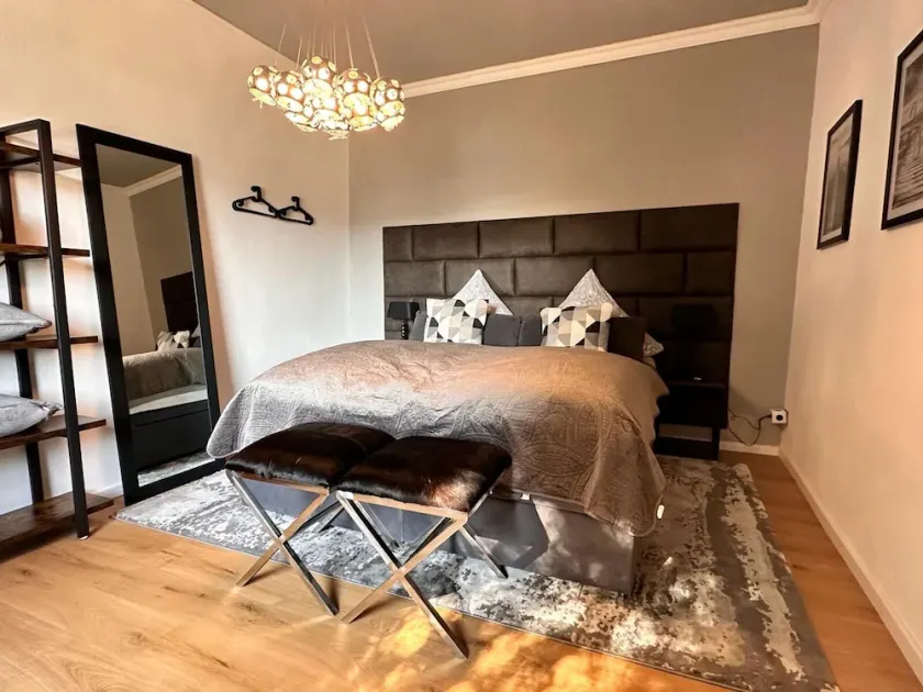 80sqm deluxe apartment with large terrace - Image 1
