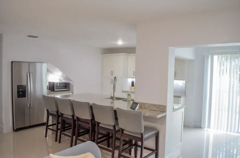 New Miami Townhouse on Lake for Families FU 3 Bed, 2 Bathroom, 5 Persons. - Image 1