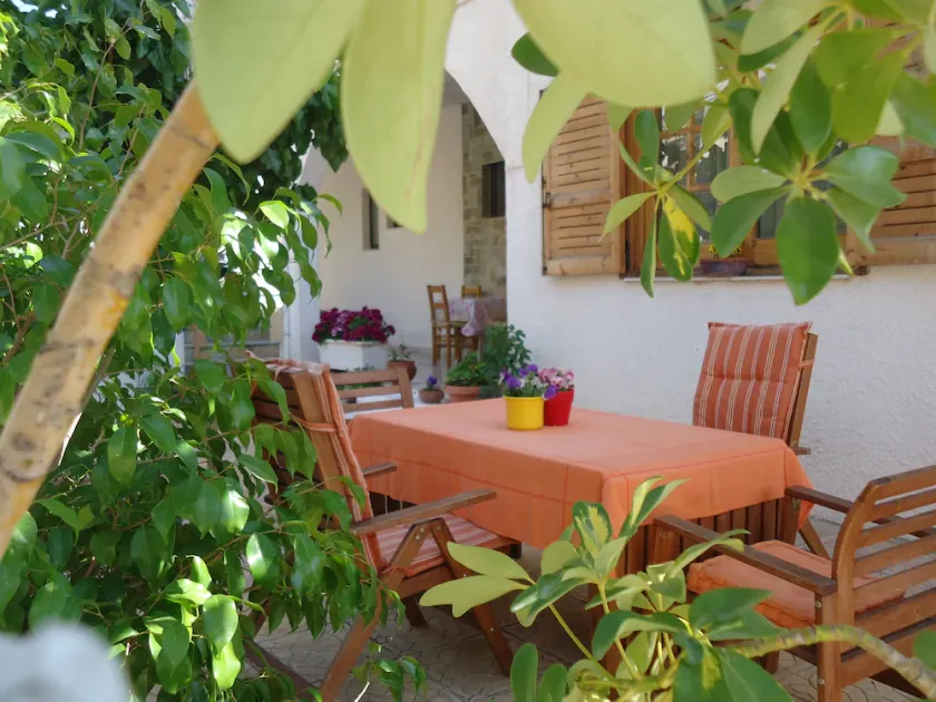 Spacious Apartment with big patio, minutes from the beach - Image 1