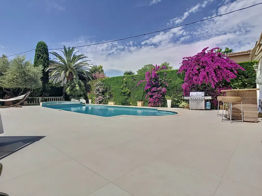 Modern Provencal house with swimming pool and jacuzzi - Image 1
