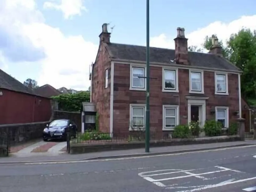 Traditional2-bed conversion in Bothwell village, near Glasgow - Image 1