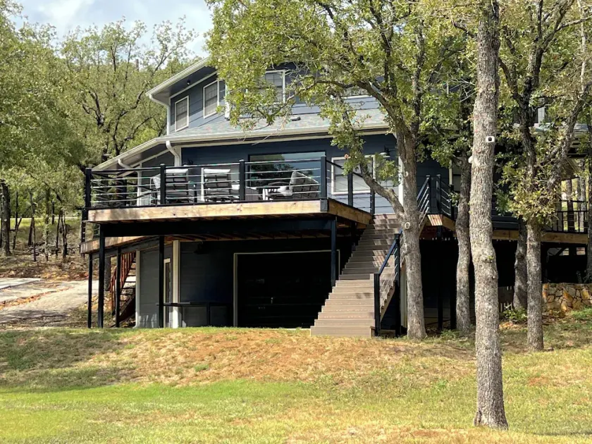 Spacious Family-sized Lake house on Lake Palo Pinto - Image 1