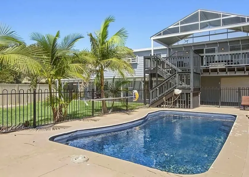 Hibiscus Close Beach Front Living - Image 1