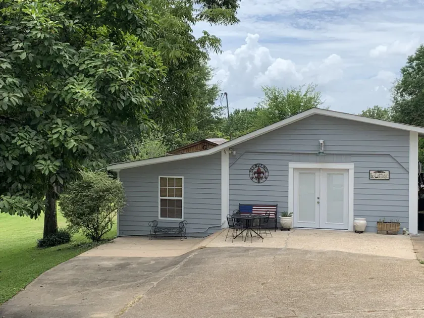 The Cottage on College Street - Image 1