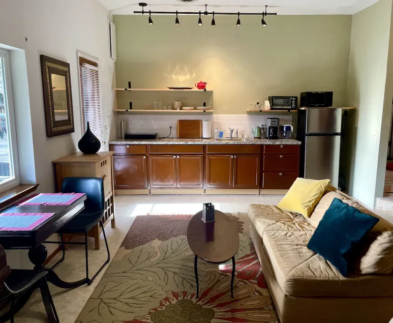 Cozy, New, 1 Bedroom Private Apt near Hospital - Pets Negotiable - Image 1