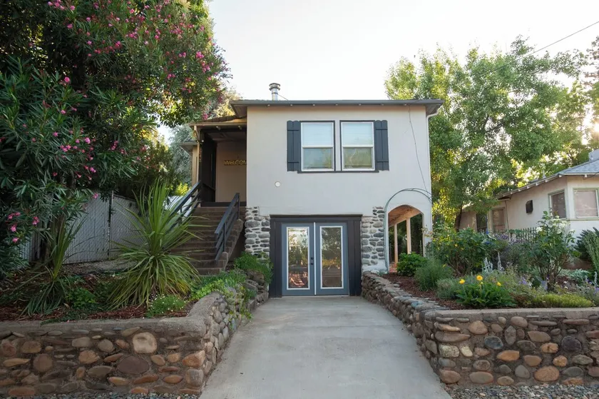 Downtown Cottage Style Home! Vintage vibes and comfortable amenities. - Image 1