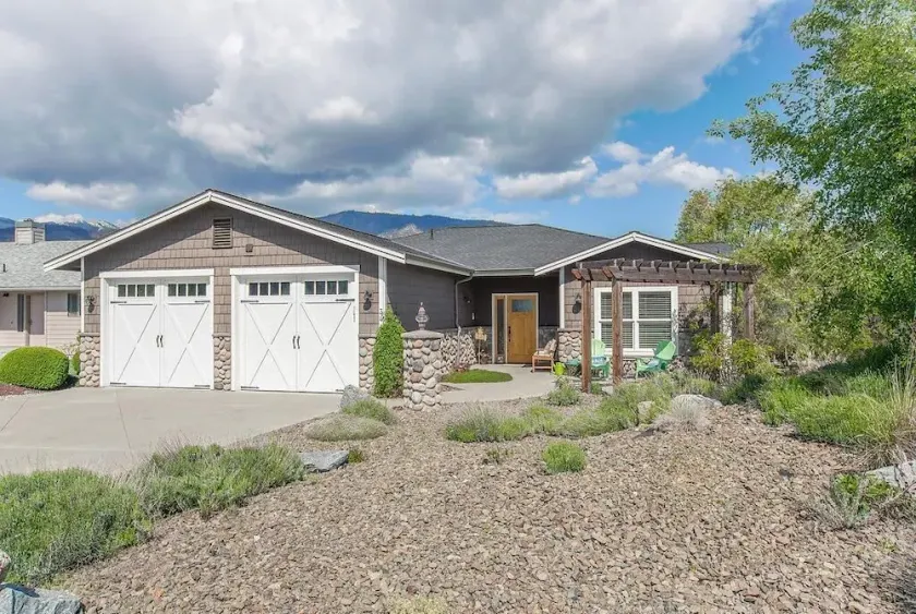 Sunshine House på Wapato Point Lake Chelan - Image 1