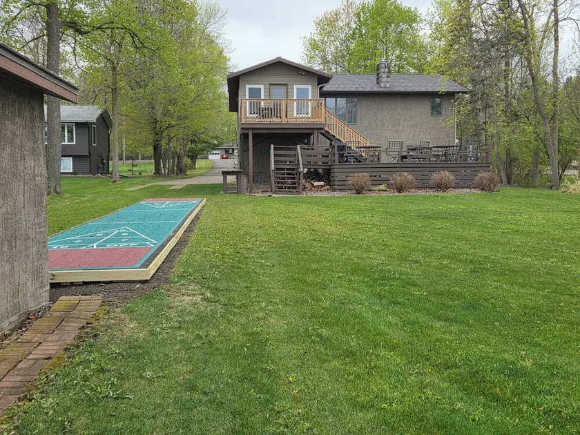 Lake home, 3 bd 3 bath, 2 car garage deck, dock, Video game, foosball, quiet bay - Image 1