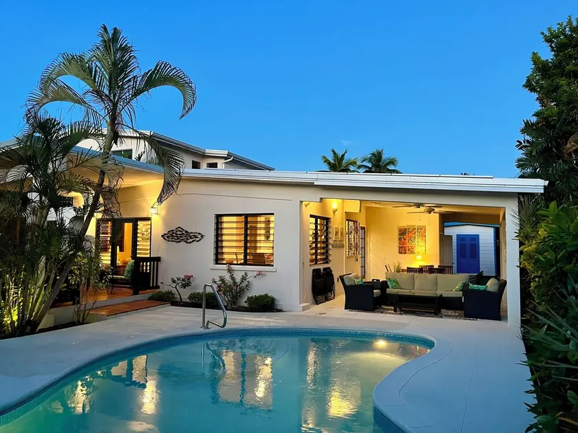 Beautiful Plumbago Villa - walk to everything! - Image 1