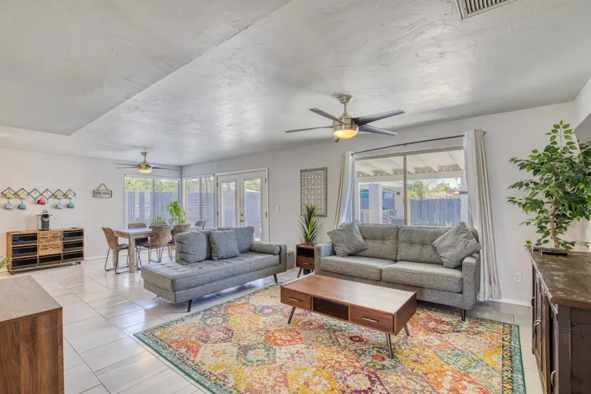 East Tucson - Large family home with pool and spa!   - Image 1