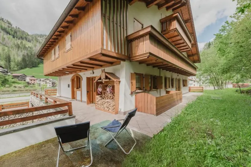 I Folli di Alleghe Apartment - Parking & Wi-Fi - Image 1