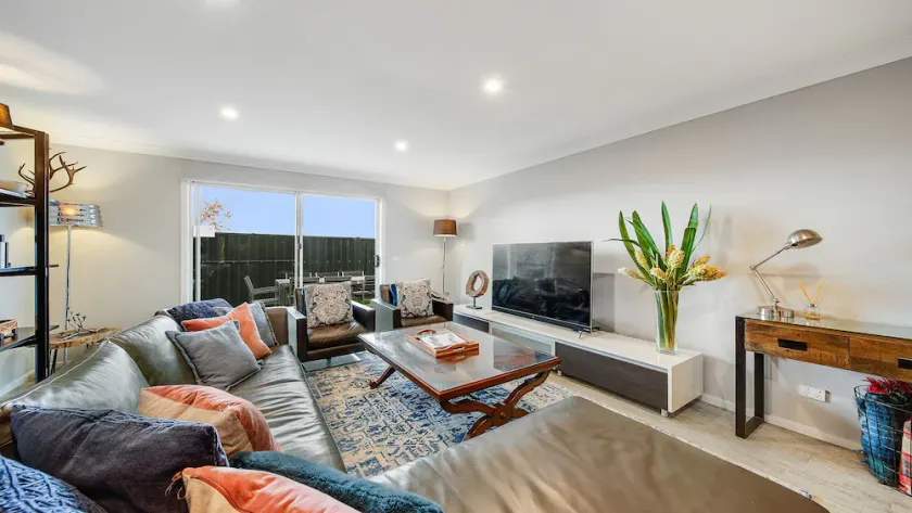 The Mountain House - Luxury 4BR Home l WiFi l Netflix l BBQ l Nespresso Machine - Image 1