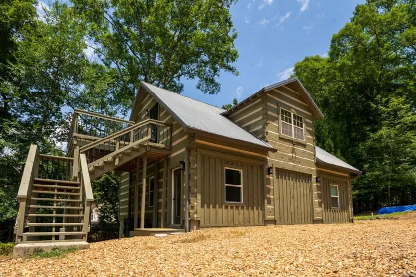 Lake living at its best! - Image 1