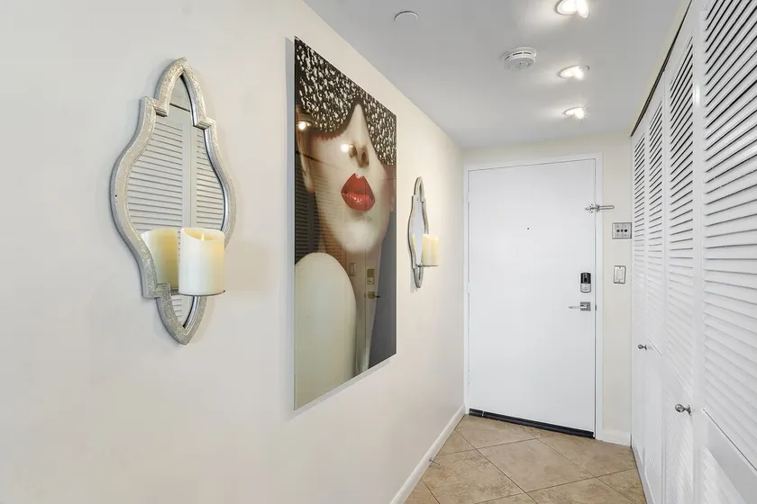 Luxury Dwntwn Condo In The Sky – 1 Mile To Beach – King Bed – W/D – 3 Balconies - Image 1