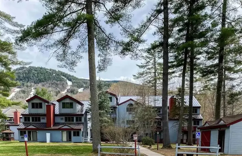 Attitash Mountain Resort Condo- 3 Floors, Sleeps 12- Story Land, Ski, Shop, Golf - Image 1