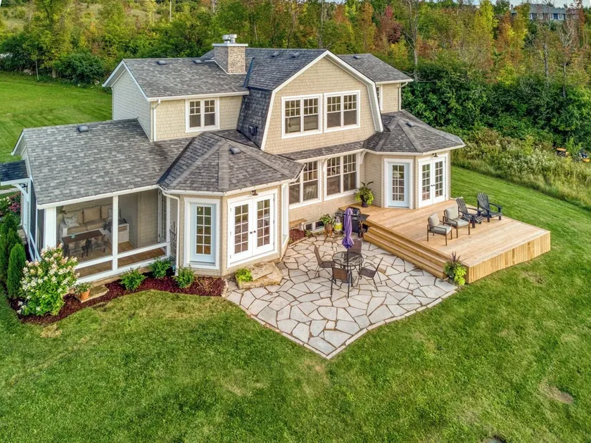 Stylish Capecod Country Villa on 35 beautiful acres - Image 1