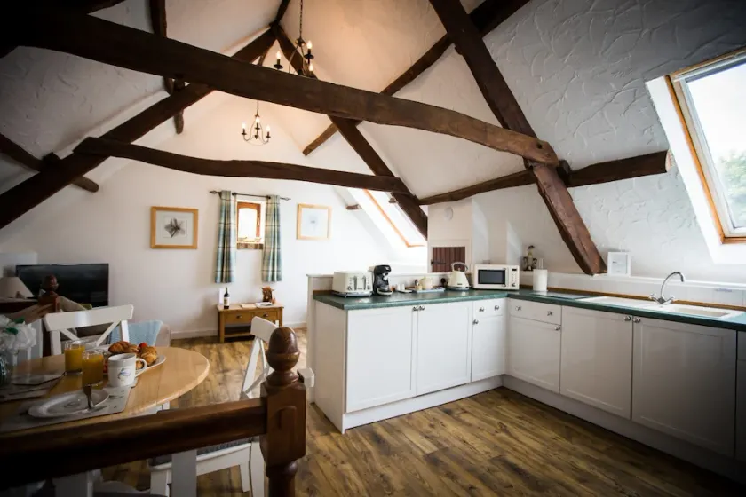 The Den - Dog friendly cottage for 2-4 guests, with a sauna - Image 1