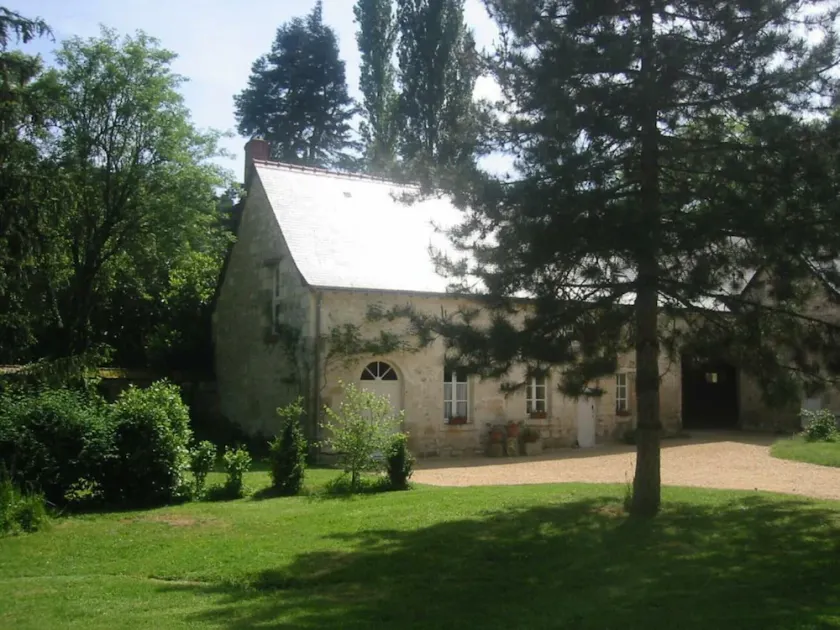 Charming cottage in Chinon forest with private garden - Image 1