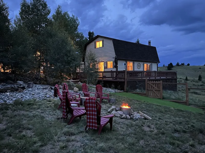 Fenced in Mountain Cabin. Welcome to Camp Loon.  - Image 1