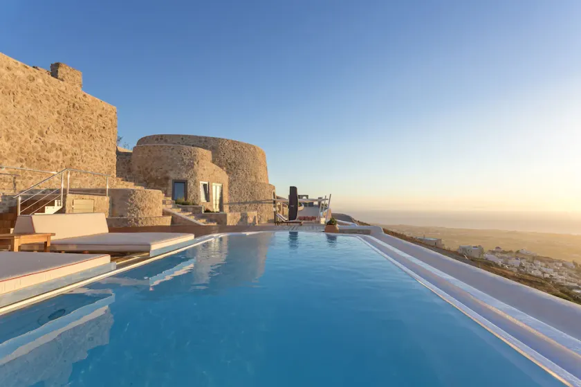 5 bedroom luxury villa with pool and sea views - Image 1