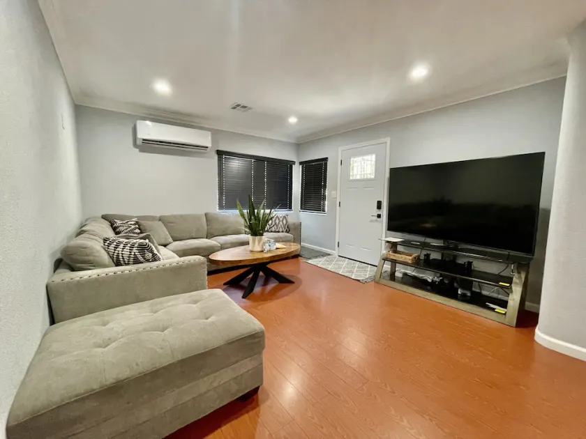 3bd with TV and AC, 2 air mattress, 2ba, 15-20 minute to everything in San Diego - Image 1