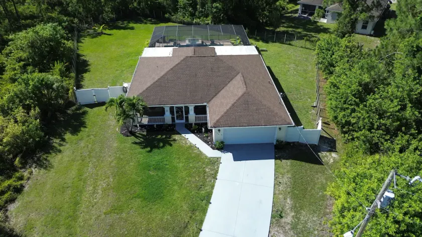 Haus * 3BR * 2BA * Schlafmöglichkeiten für 6 * 1408 Quadratmeter Ft.  Le High Acres, Florida - Image 1