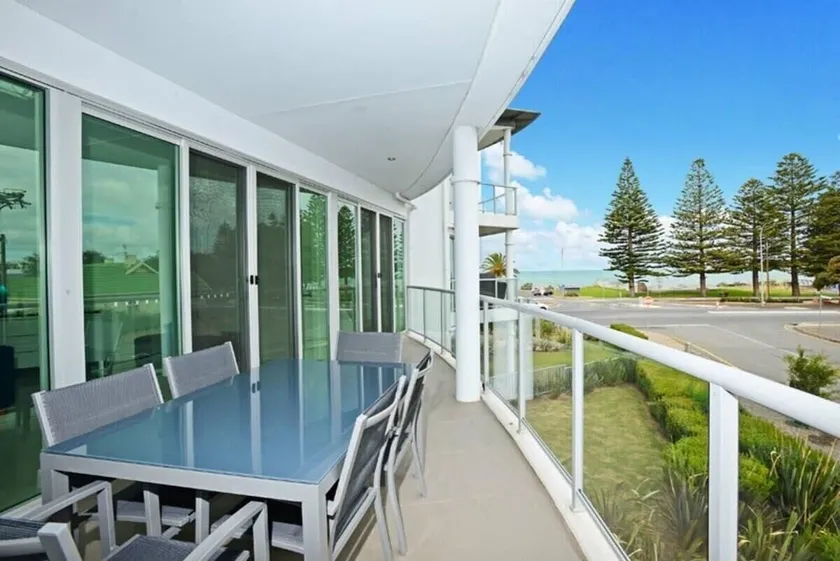 Gallery 7 Luxury Victor Harbor Apartment Town Centre Sea Views Wi-Fi & Linen Included - Image 1